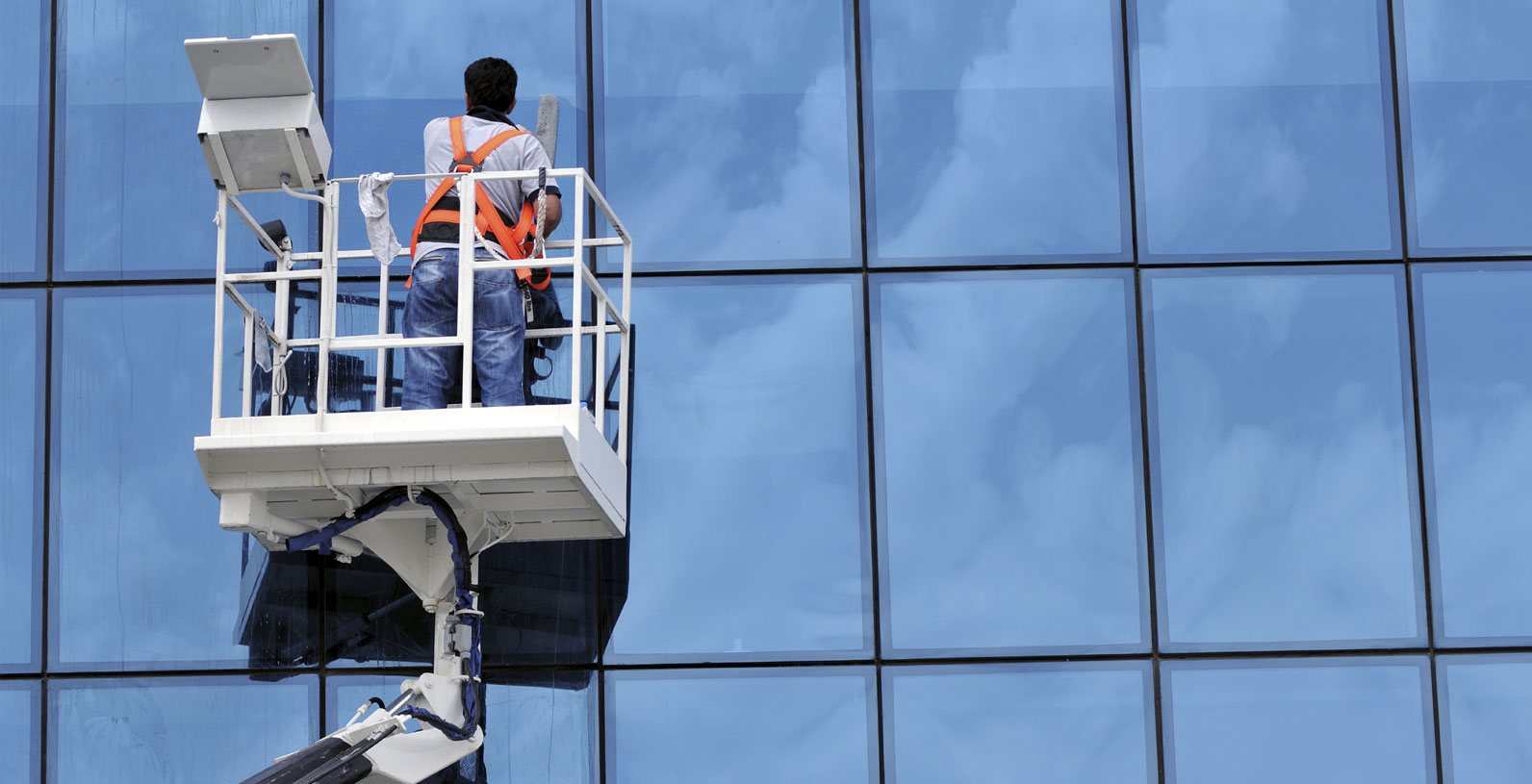 Các hạng mục trong dịch vụ lau kính nhà cao tầng