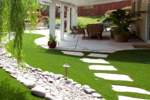 Mua thảm cỏ nhân tạo ở Hà Nội – Kinh nghiệm chọn đúng loại, đúng giá