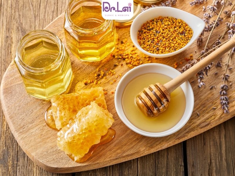 Việc thăm khám trước điều trị giúp xác định đúng tình trạng da và lựa chọn phương pháp phù hợp hơn.